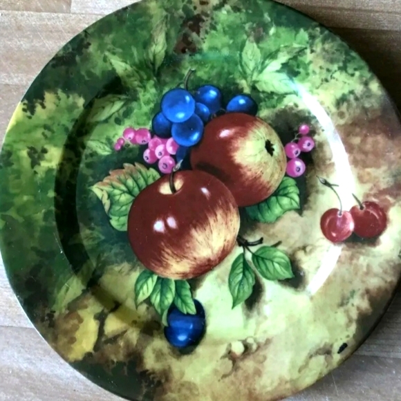 Beautiful Fruit Designed Plates by Rochard Limoges France.With  Artist signature - Picture 2 of 11